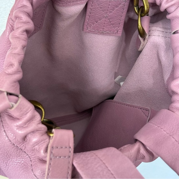 Madewell The Piazza Leather Clinched Crossbody Bag in Vibrant Lilac - Picture 5 of 13